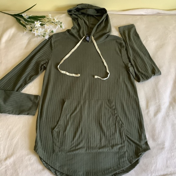 Rue21 NWOT ~ Hooded Pull Over Top - Picture 2 of 6